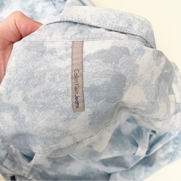 Calvin Klein Lightweight Cotton Button Down Men’s Size Medium - Picture 7 of 8